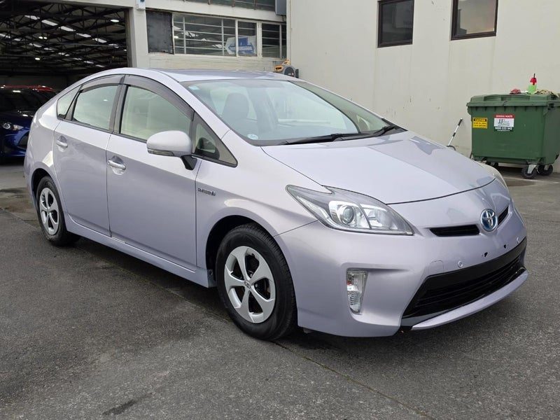 2013 Toyota Prius S Model 1800cc Hybrid, photo 2