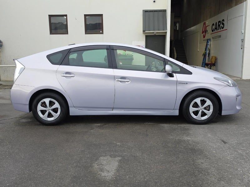 2013 Toyota Prius S Model 1800cc Hybrid, photo 3