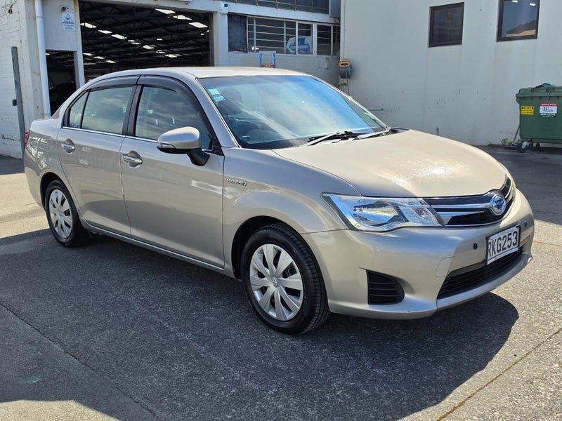 2014 Toyota Corolla Axio Hybrid, S Model, photo 2