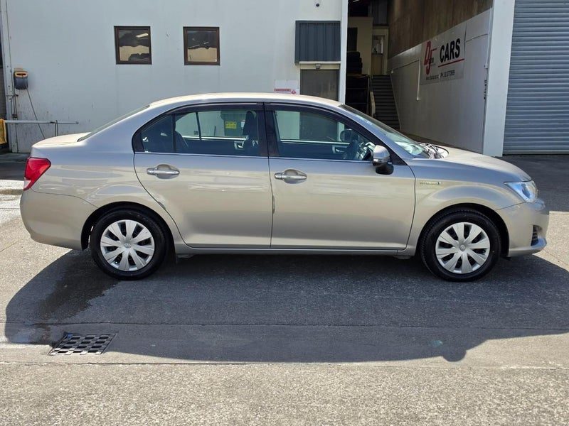 2014 Toyota Corolla Axio Hybrid, S Model, photo 3