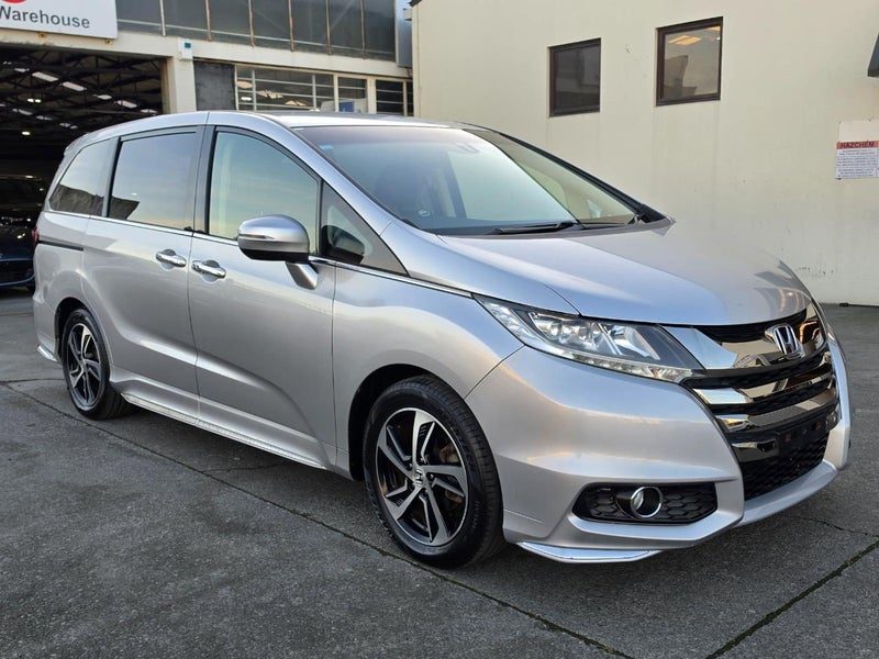 2014 Honda Odyssey Absolute, New Shape, 8 Seater, photo 3