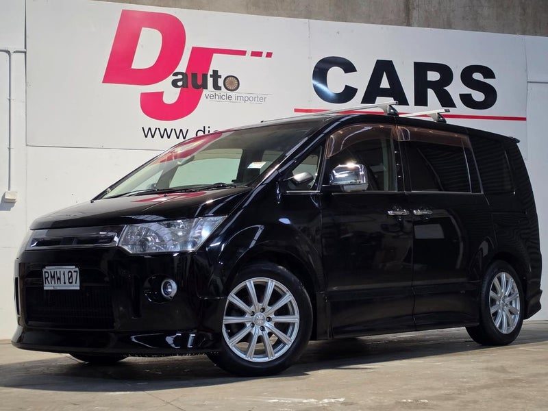 2012 Mitsubishi Delica 8 Seaters