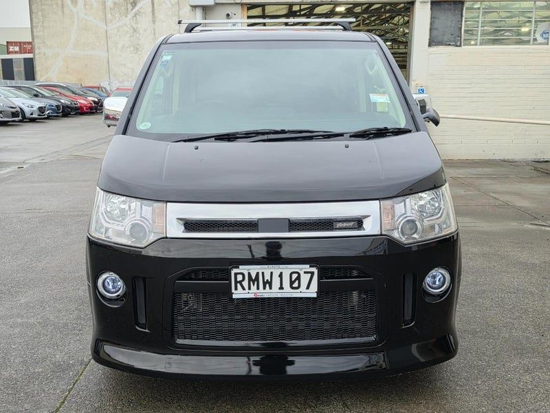 2012 Mitsubishi Delica 8 Seaters, photo 2