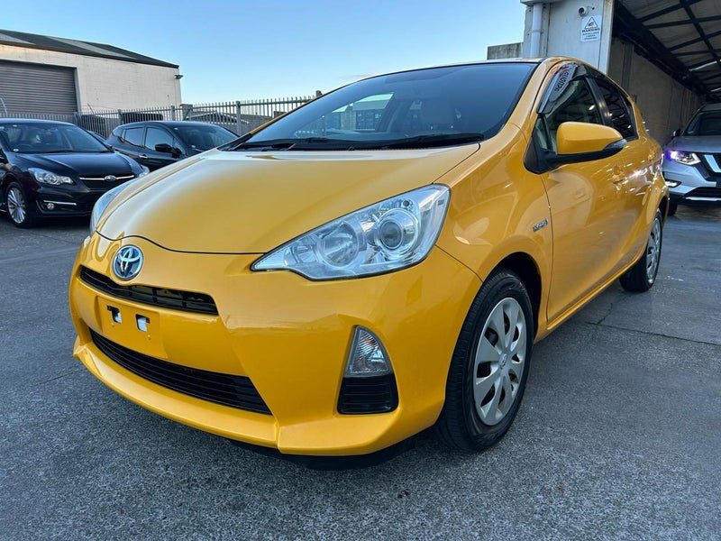 2012 Toyota Aqua S, photo 2