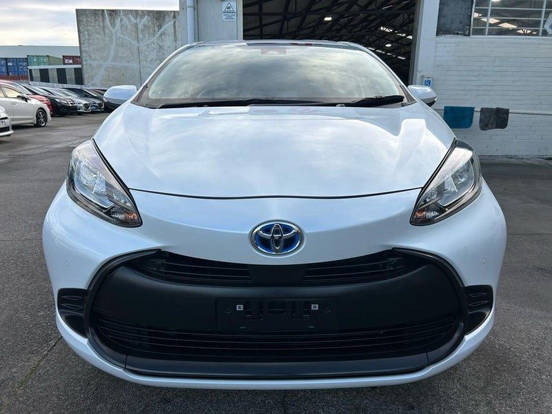2021 Toyota Aqua New Shape Hybrid, High Spec, photo 2