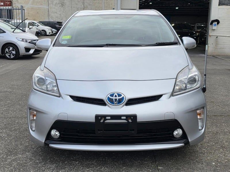 2015 Toyota Prius S Spec, Facelift Model, photo 2