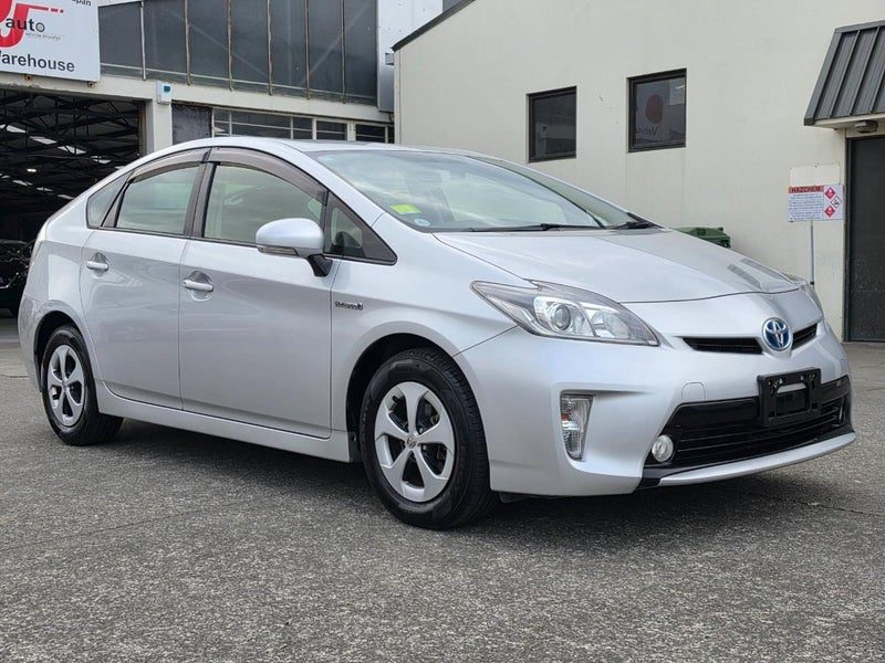 2015 Toyota Prius S Spec, Facelift Model, photo 3