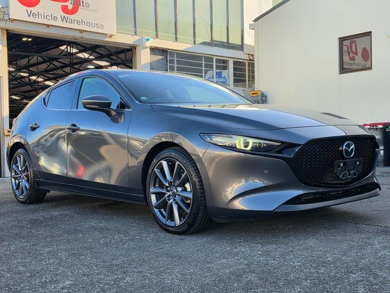 2020 Mazda 3 Axela Hatchback, New Shape, photo 3