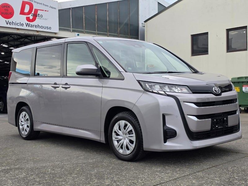2023 Toyota Noah 8 Seates Late model, photo 2