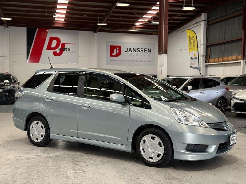 2012 Honda Shuttle Hybrid, photo 2
