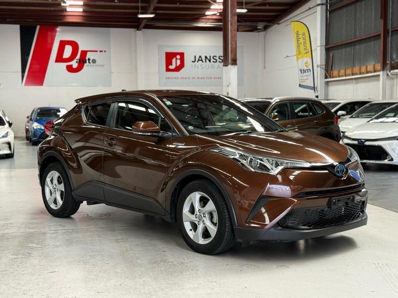 2018 Toyota C-HR S - Spec 1800cc Hybrid, photo 2