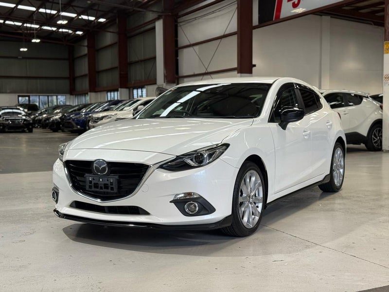 2015 Mazda Axela 2.0L Hatch Leather Package, photo 2