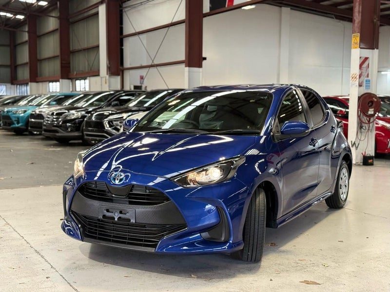 2021 Toyota Yaris Hybrid Push Start, photo 2