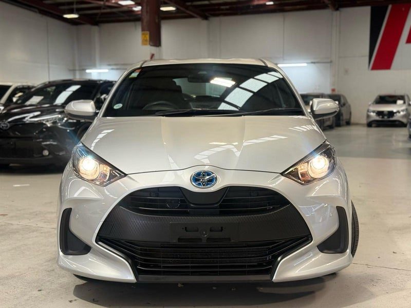 2021 Toyota Yaris Hybrid Push Start, photo 3