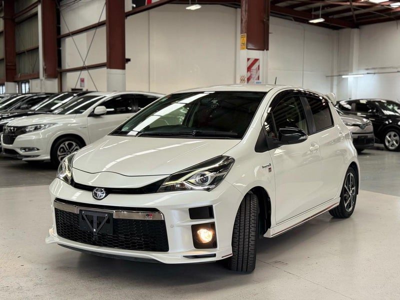 2017 Toyota Vitz GR Sport Hybrid, photo 3