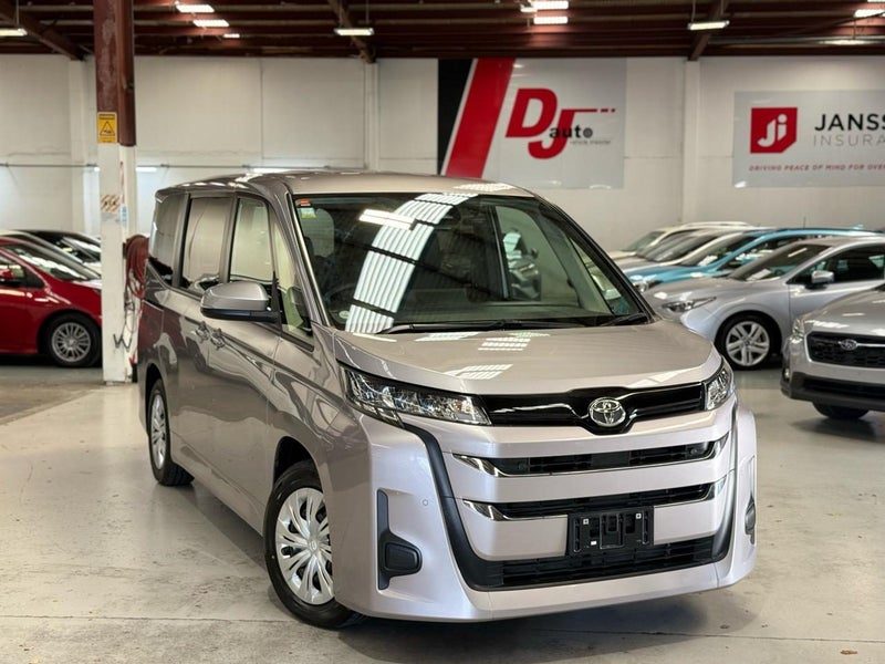 2023 Toyota Noah 8 Seates Late model