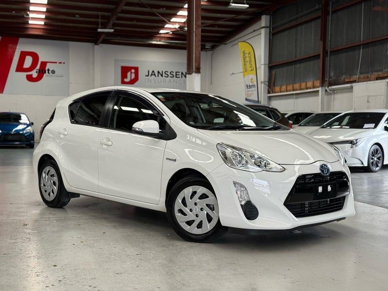 2016 Toyota Aqua Facelift ! Hybrid Engine, photo 2