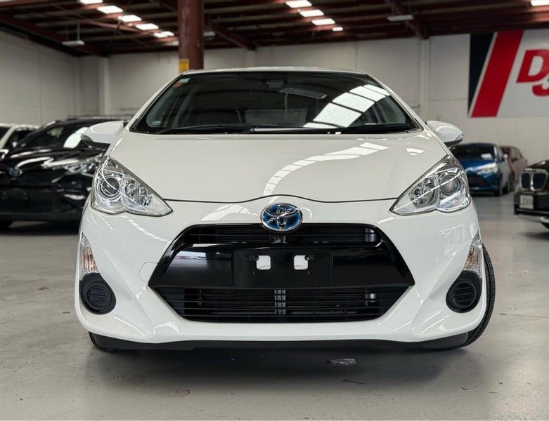2016 Toyota Aqua Facelift ! Hybrid Engine, photo 3