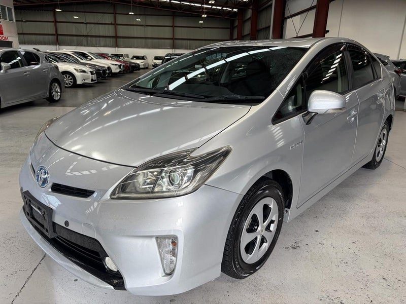 2012 Toyota Prius S Model 1800cc Hybrid, photo 2