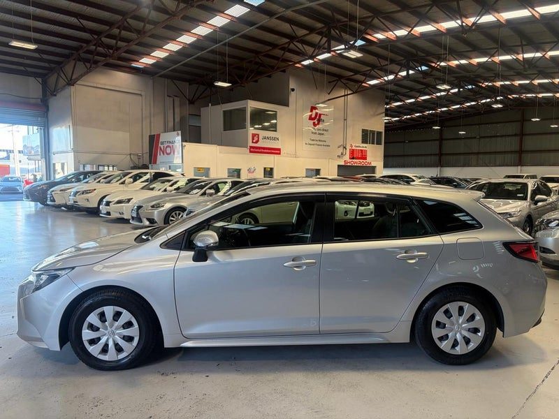 2021 Toyota Corolla Touring Hybrid Lowkms, photo 2