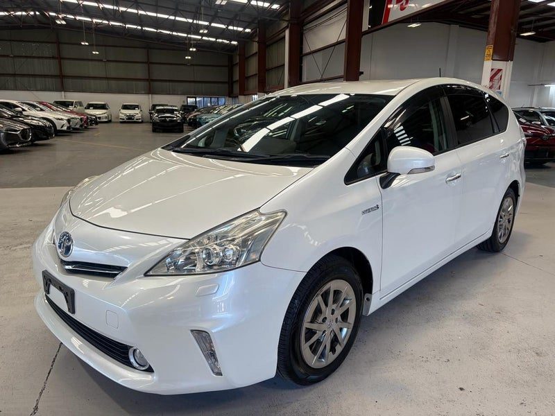 2014 Toyota Prius Alpha 7 Seater S Model, photo 2