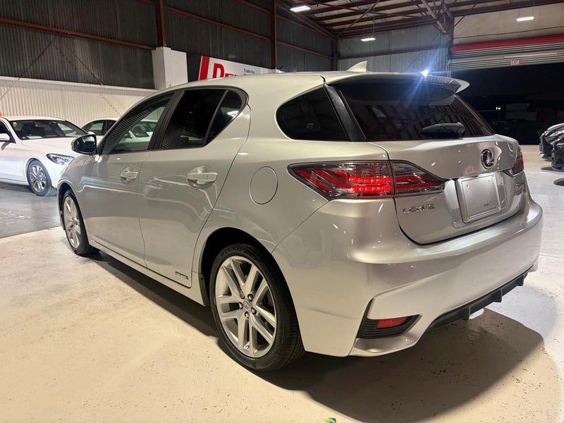 2015 Lexus CT 200h Hybrid Luxury Hatch, photo 2