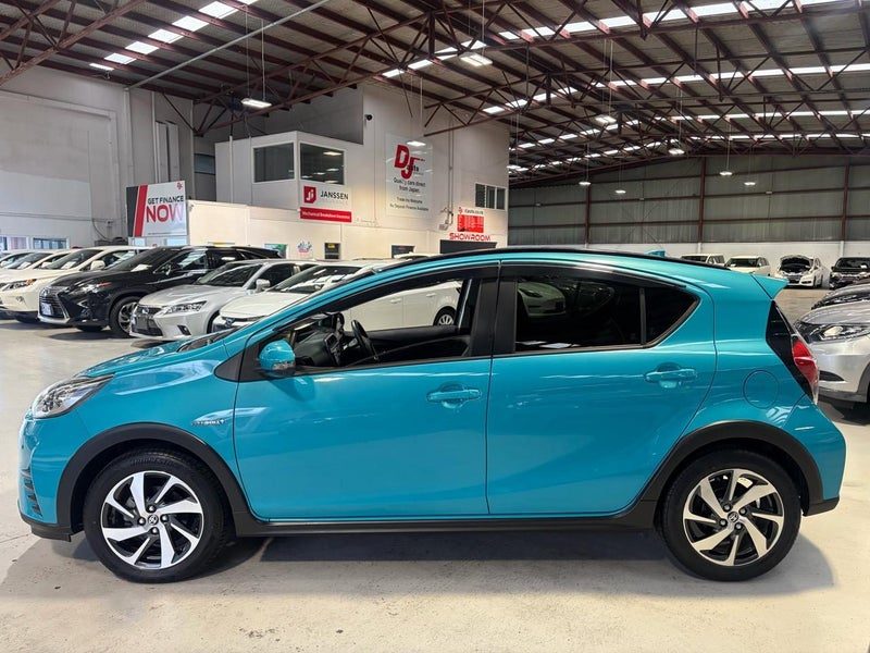 2018 Toyota Aqua Crossover, photo 2