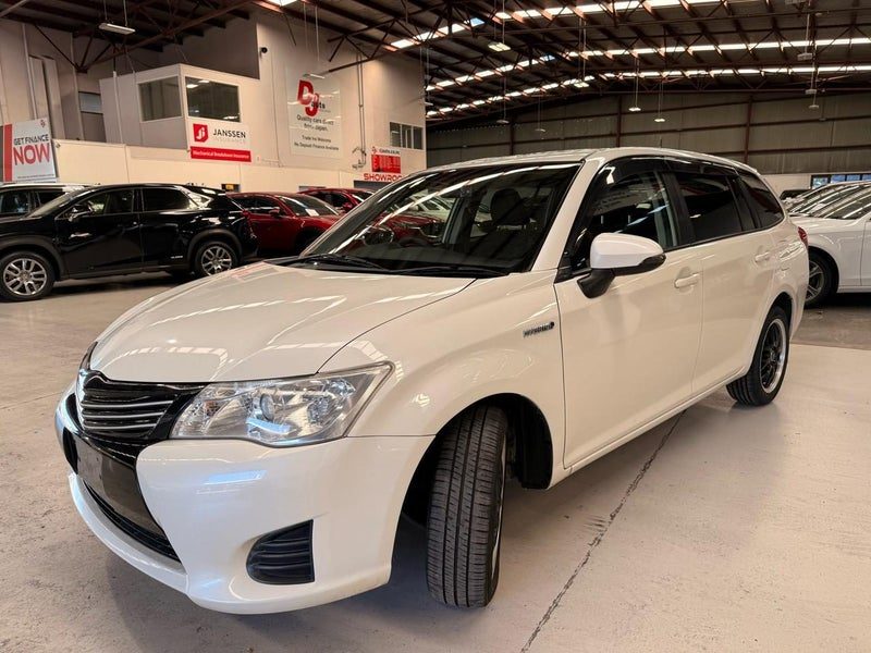 2015 Toyota Corolla FIELDER HYBRID G, photo 2