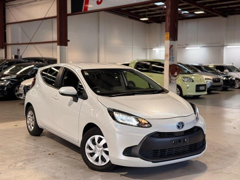 2021 Toyota Aqua Latest Shape Push Start, photo 2