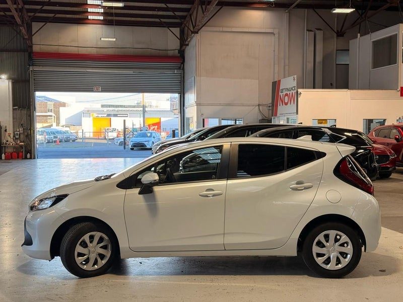 2021 Toyota Aqua Latest Shape Push Start, photo 3