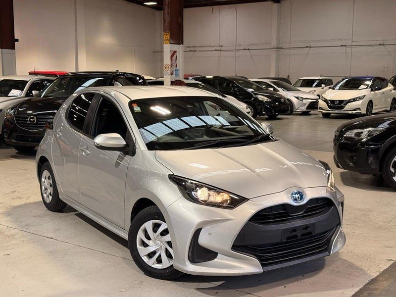 2021 Toyota Yaris Hybrid Push Start, photo 2