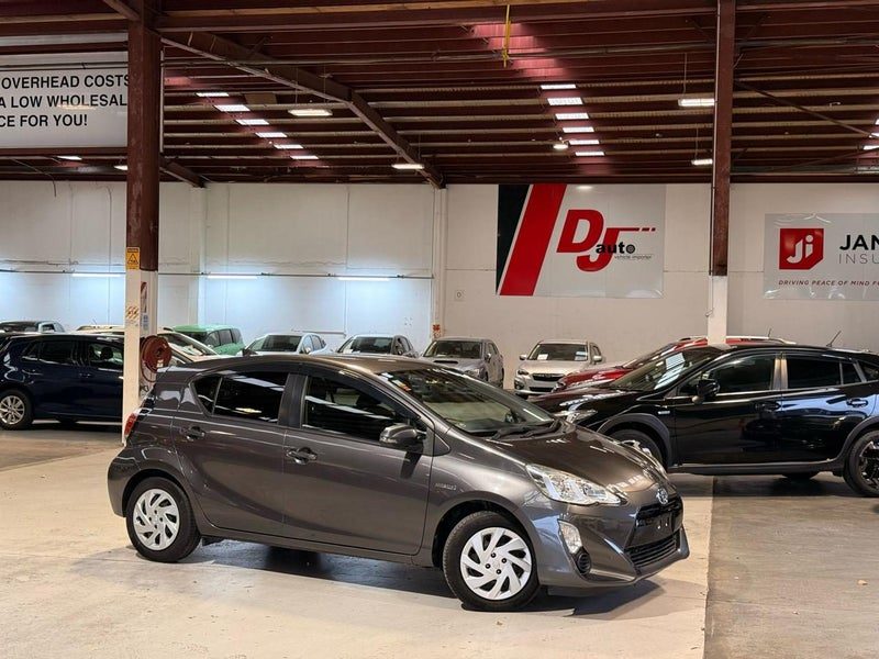 2015 Toyota Aqua Facelift Model ! Hybid Engine !