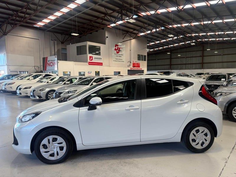 2021 Toyota Aqua Latest Shape Push Start, photo 3