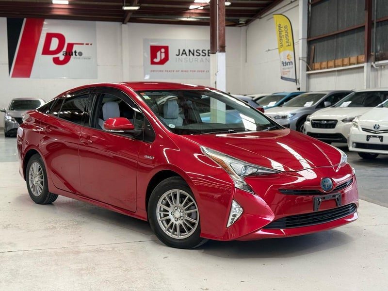 2016 Toyota Prius S Touring Leather Seats