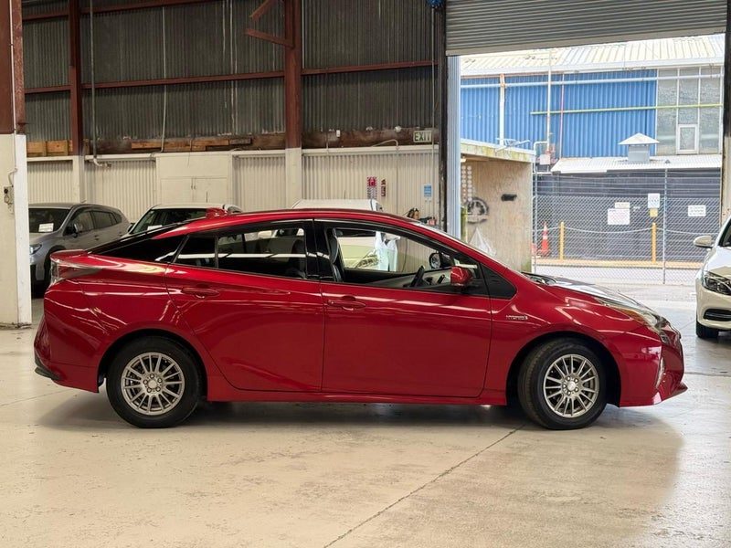 2016 Toyota Prius S Touring Leather Seats, photo 2