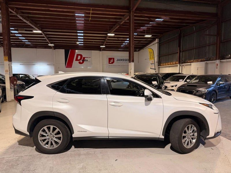 2015 Lexus NX 300h Hybrid, Leather, Many features, photo 2