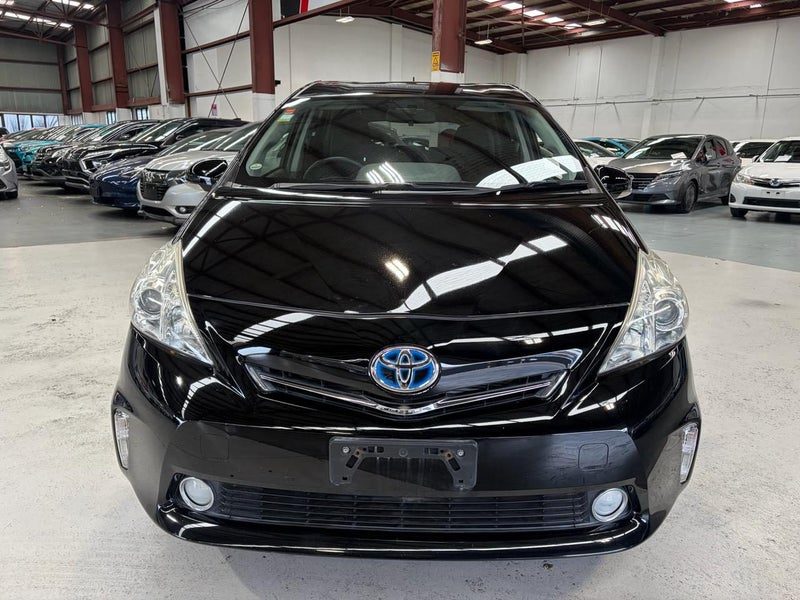 2014 Toyota Prius Alpha 7 Seater S Model, photo 2