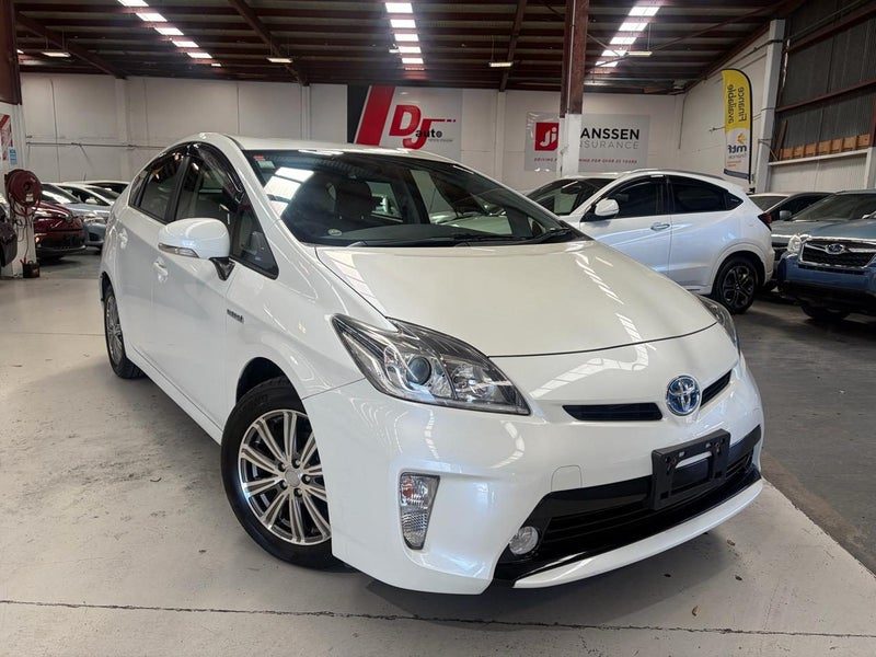 2015 Toyota Prius S Model 1800cc Hybrid