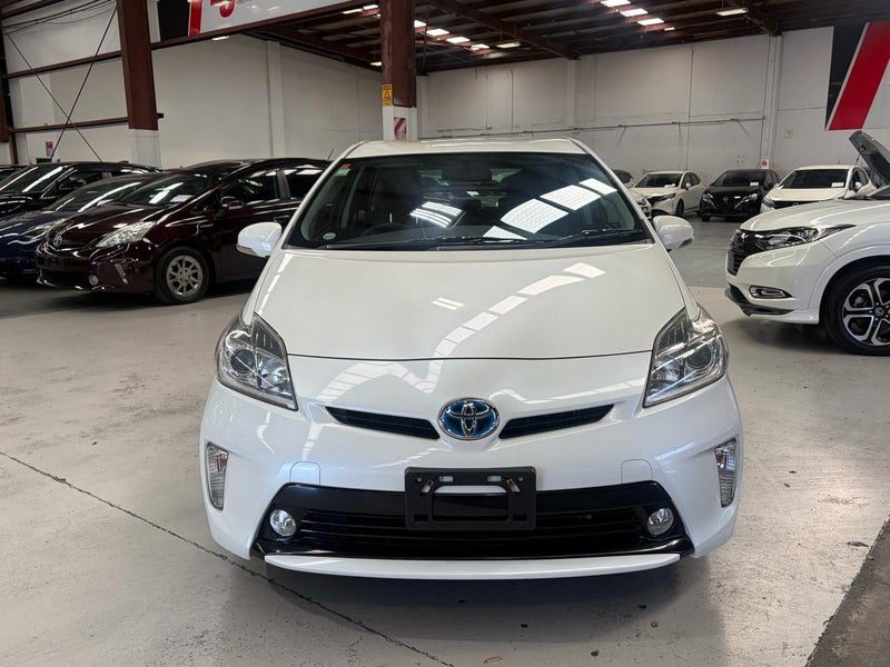 2015 Toyota Prius S Model 1800cc Hybrid, photo 2