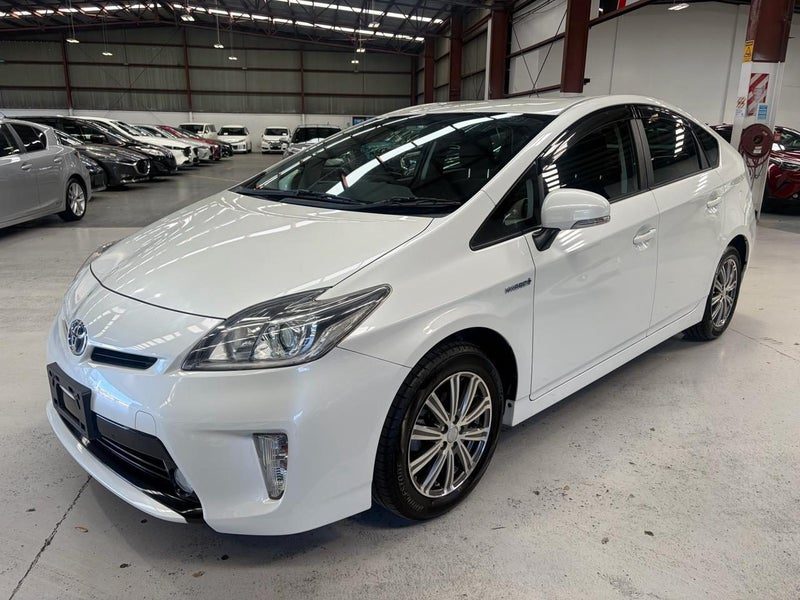 2015 Toyota Prius S Model 1800cc Hybrid, photo 3
