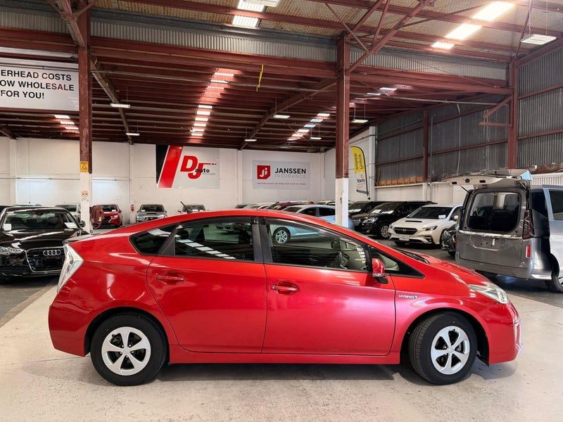 2013 Toyota Prius S Model 1800cc Hybrid, photo 3