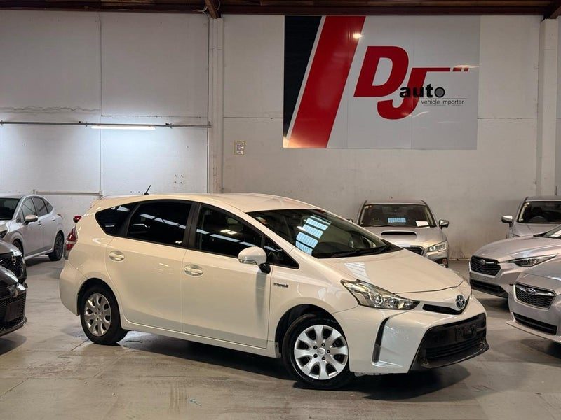 2015 Toyota Prius Alpha Hybrid ( Facelift ), main photo