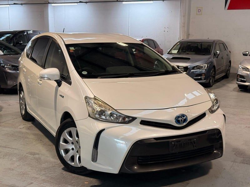 2015 Toyota Prius Alpha Hybrid ( Facelift ), photo 2