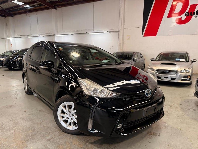 2015 Toyota Prius Alpha 7 Seater S Model, photo 2