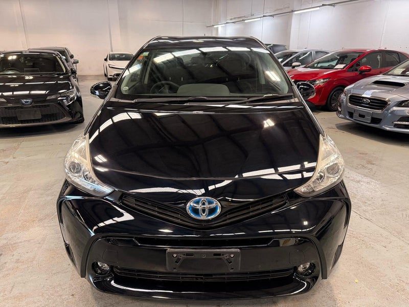 2015 Toyota Prius Alpha 7 Seater S Model, photo 3