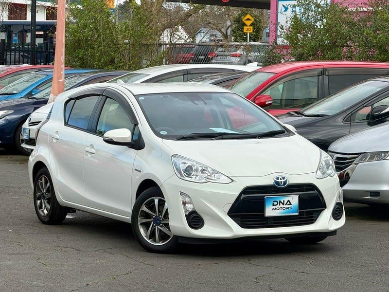 2017 Toyota Aqua S Hybrid Alloys, main photo