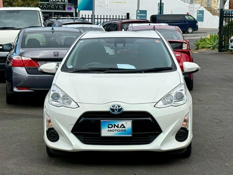 2017 Toyota Aqua S Hybrid Alloys, photo 2