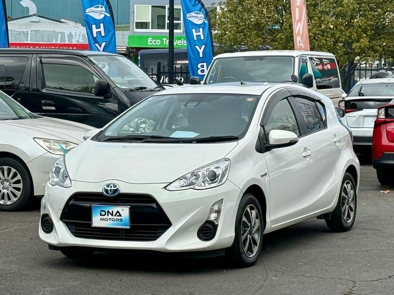 2017 Toyota Aqua S Hybrid Alloys, photo 3