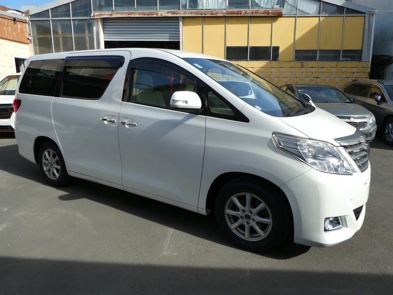 2014 Toyota Alphard 240X, photo 2