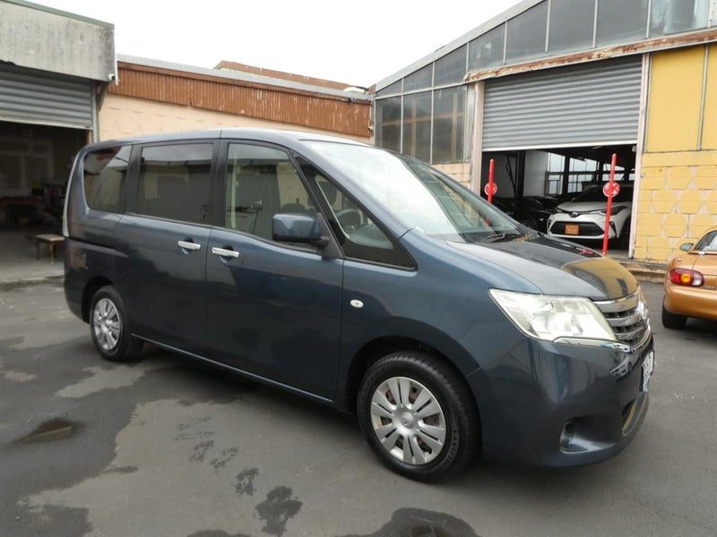 2011 Nissan Serena, photo 2